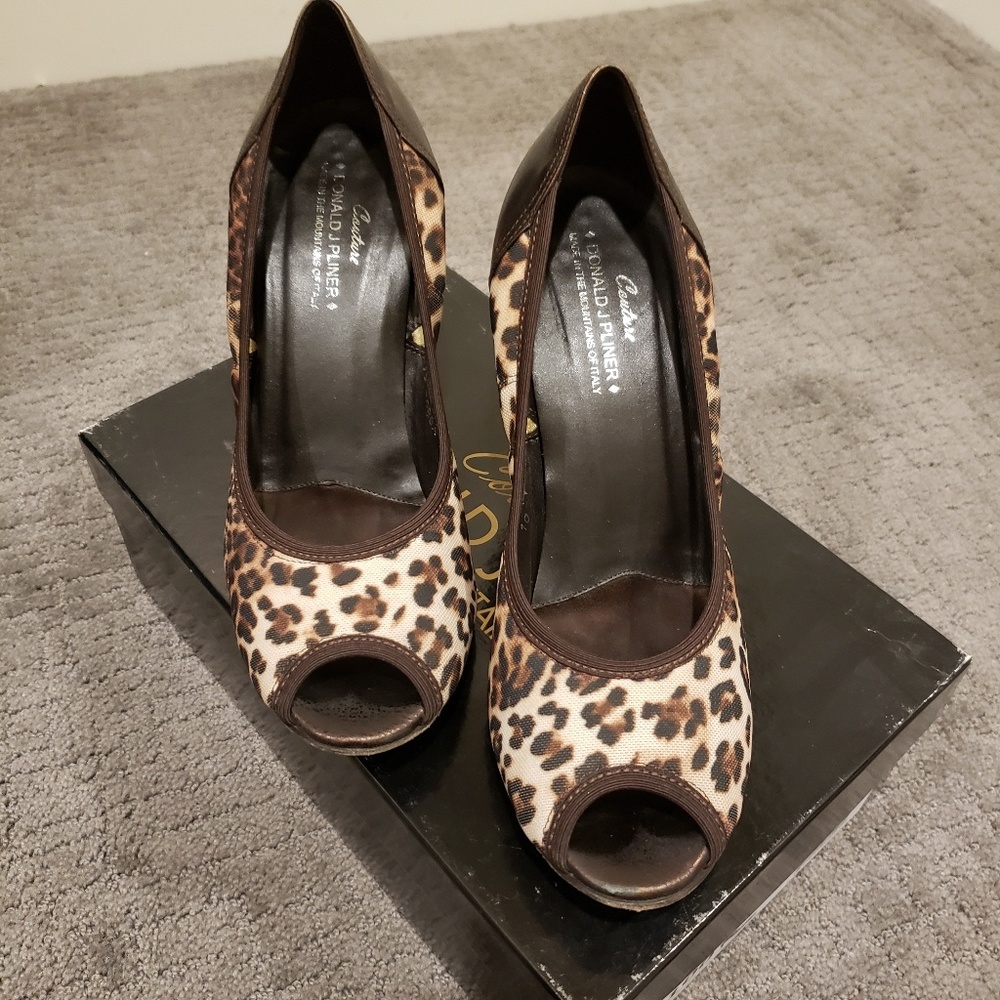 *FINAL SALE * Couture Donald J Pliner heel